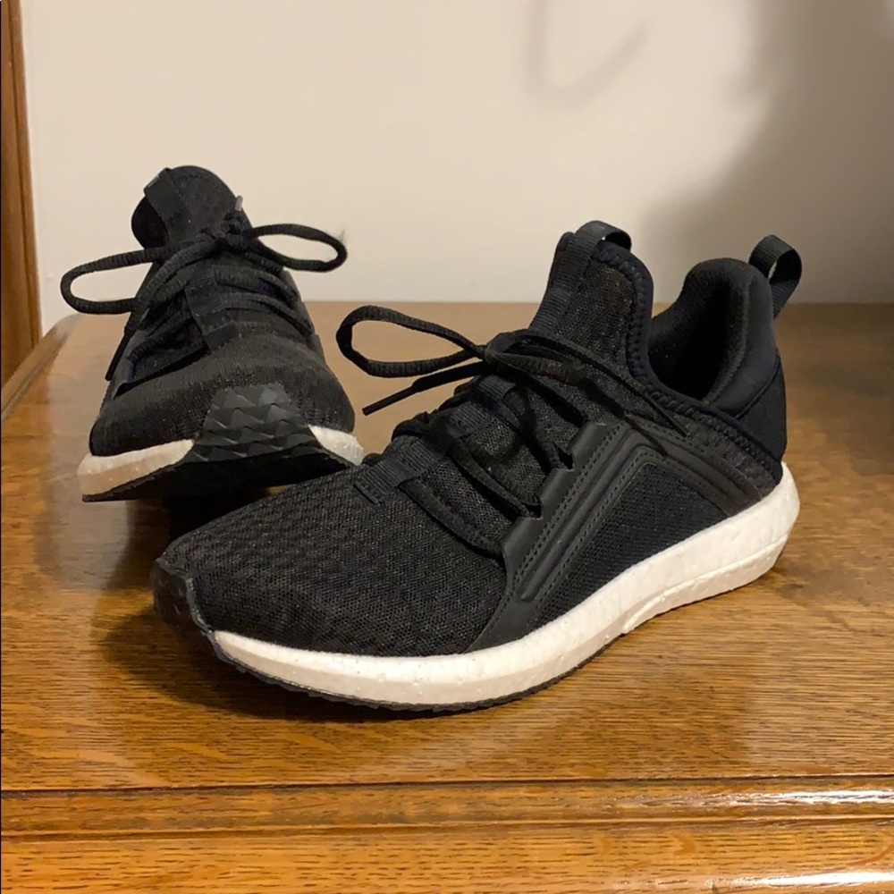 Puma Soft Foam Sneakers - size 7.5M